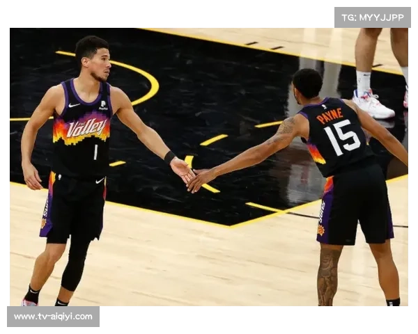 “鹿智博退役战迎战乌兹别克双料冠军，地面技术与泰拳体系正面碰撞”